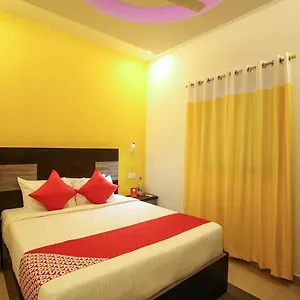 Oyo 10152 Rail View Residency Hotel Alappuzha